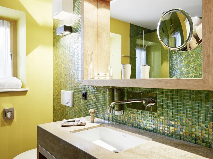 Bathroom | Bathtub & shower | Stillup Suites 1 and 2 | 53 m2 | 3-4 people | 5* DasPosthotel